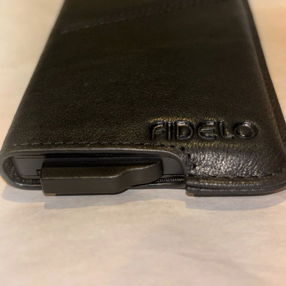 Fidelo Ultra Slim Hybrid Wallet for Men Black Leather Wallet card holder NWT